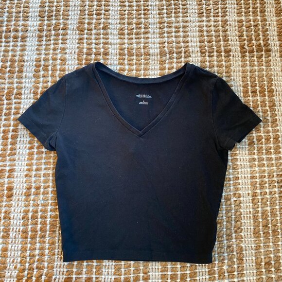 Wild Fable Women’s Short Sleeve V-Neck Cropped T-Shirt – Size Small - Picture 2 of 7